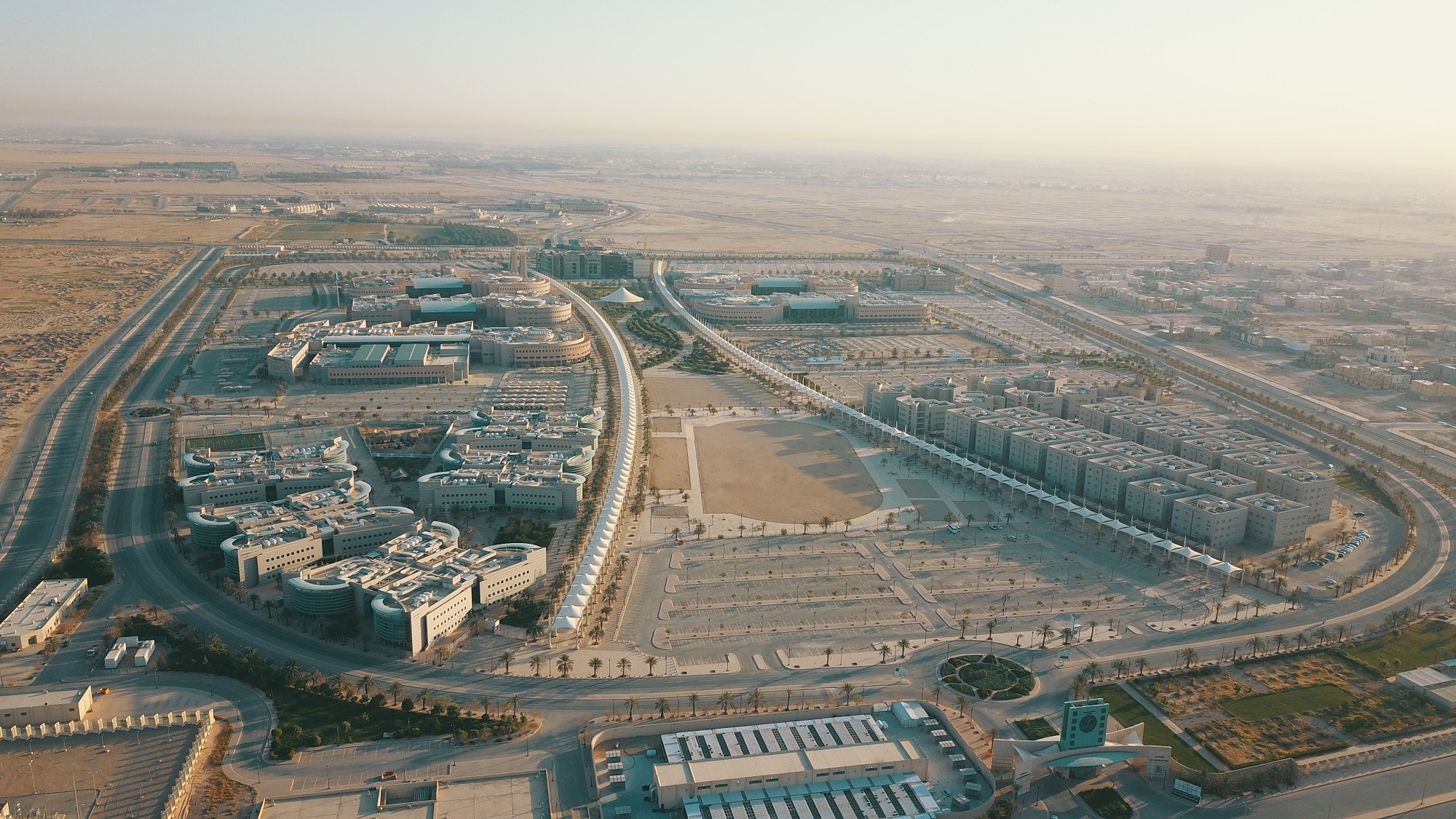 رئيس الجامعة يلتقي منسوبي الإدارة العامة لتقنية المعلومات 