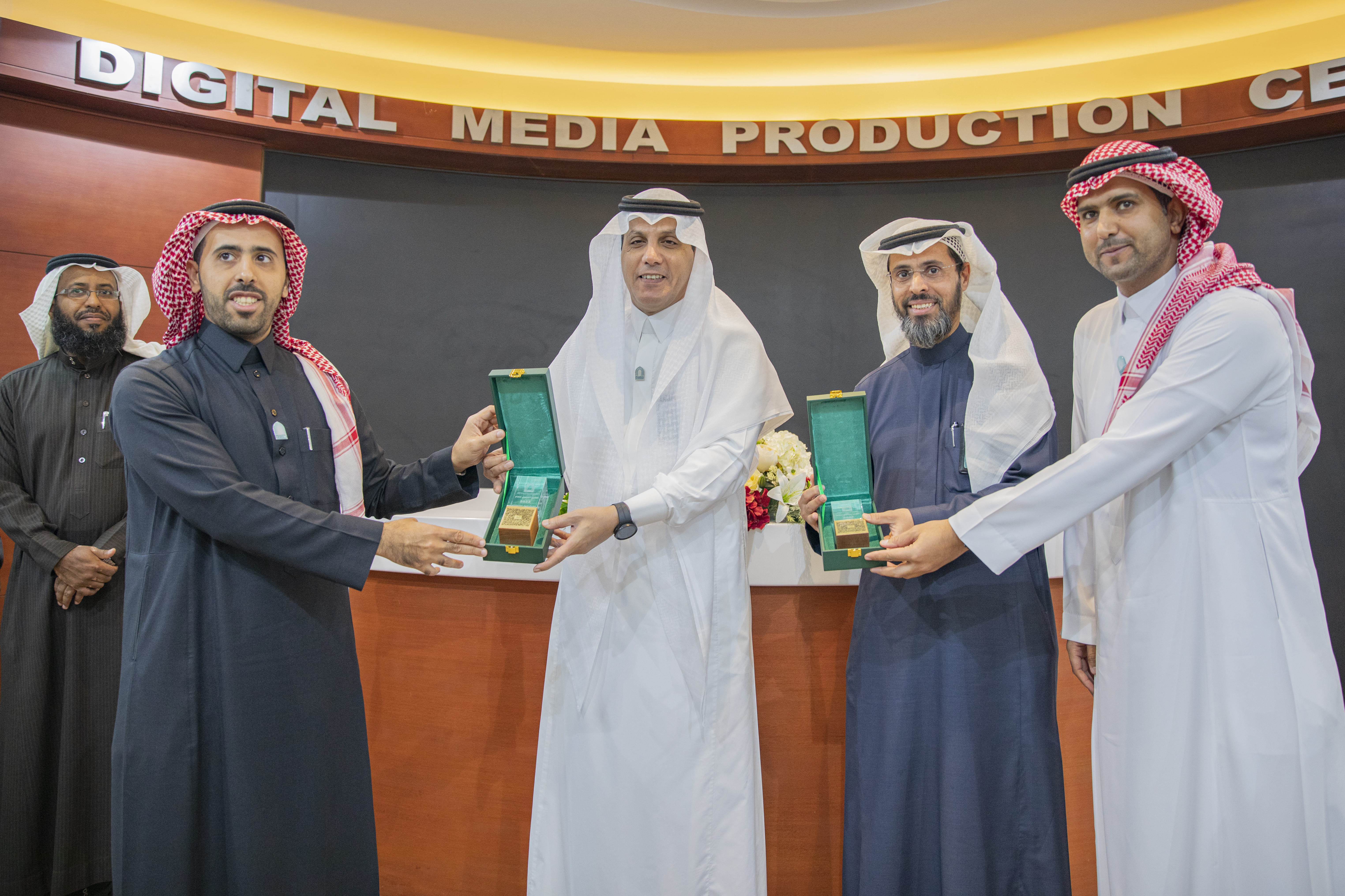 The President of PSAU Visits the Digital Content Center and Receives the Annual report of the Deanship for the Year 2022